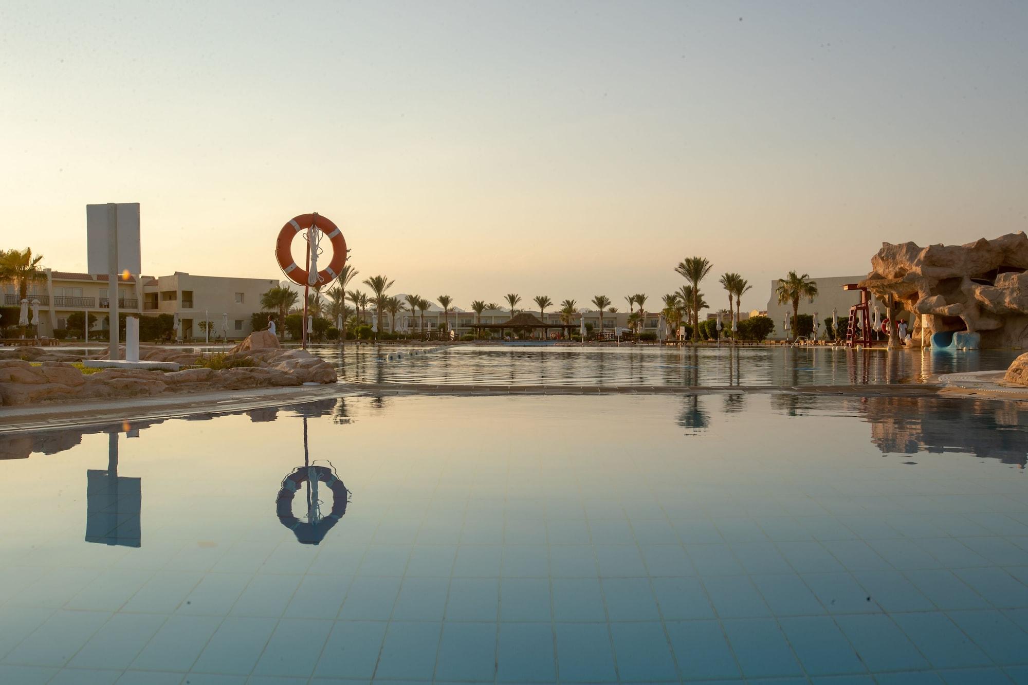 Doubletree By Hilton Sharks Bay Resort Sharm El Sheikk Exterior foto