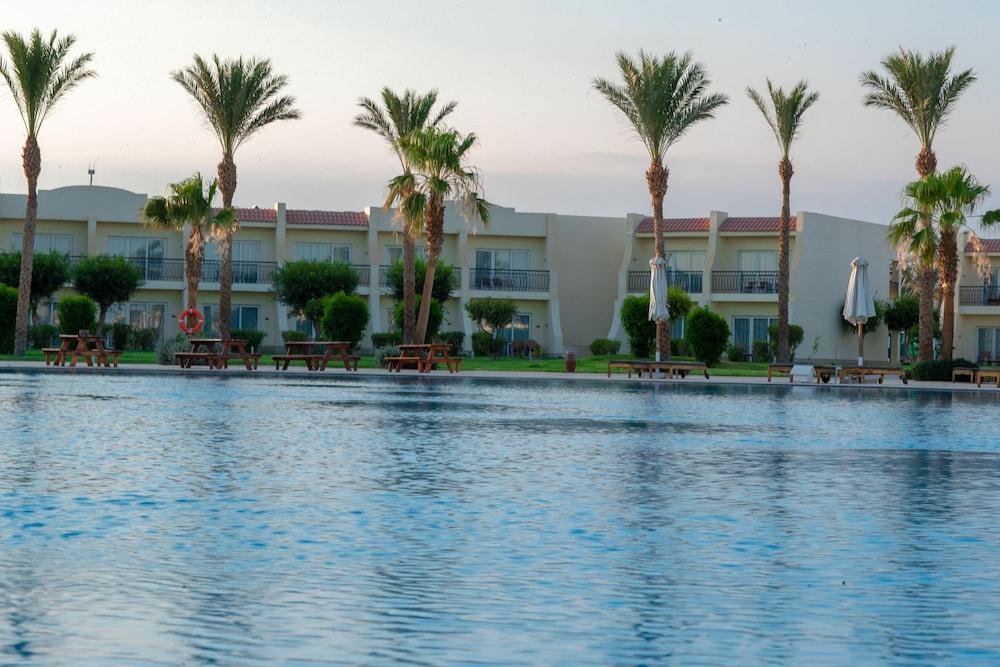 Doubletree By Hilton Sharks Bay Resort Sharm El Sheikk Exterior foto