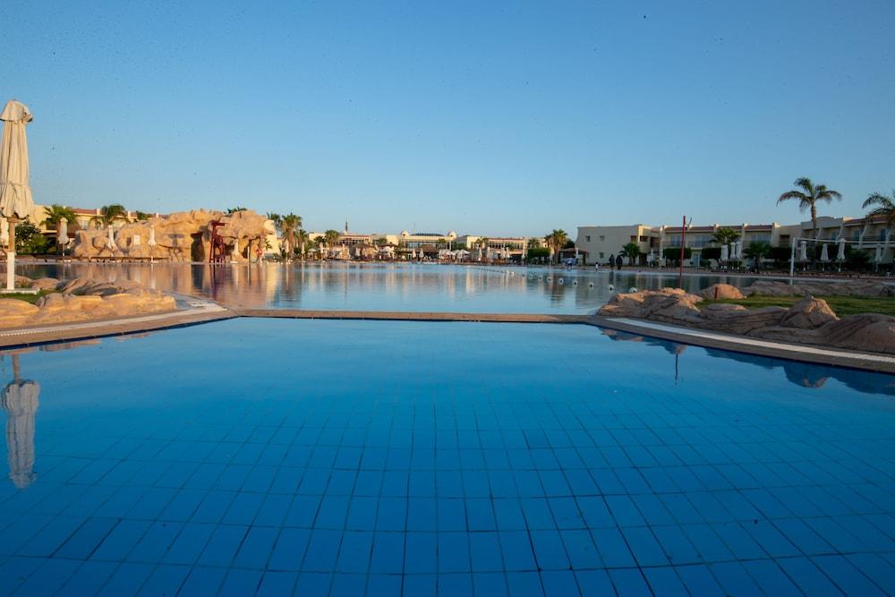 Doubletree By Hilton Sharks Bay Resort Sharm El Sheikk Exterior foto